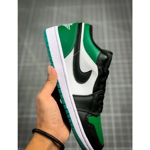 Stylish Nike Air Jordan Retro 1 Low Shoes For Men (S1H35)