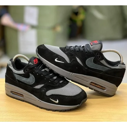 Stylish Nike Airmax 1 Dracula Shoes for Men (SW4705)